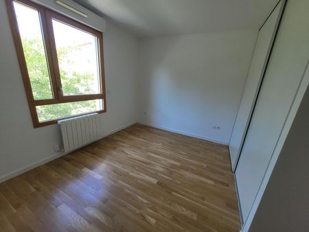 Location Appartement 4 pièces 90m² LYON 3ème - Photo 3
