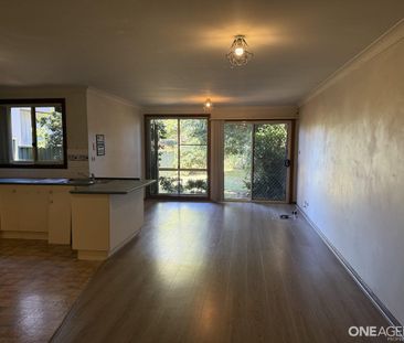 LARGE 3 BEDROOM DUPLEX | GREAT LOCATION - Photo 1