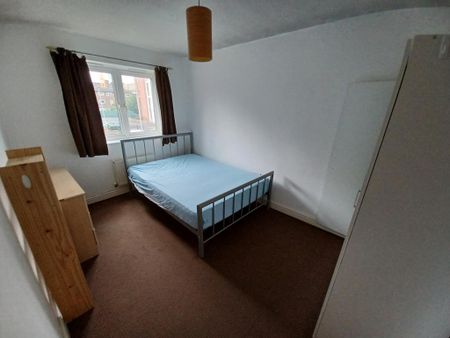 3 bedroom semi-detached house to rent - Photo 5