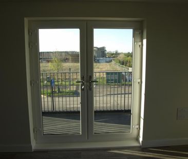 2 bedroom flat to rent - Photo 4