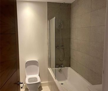 Well-presented top floor one bedroom apartment on Lawrence Street, ... - Photo 2