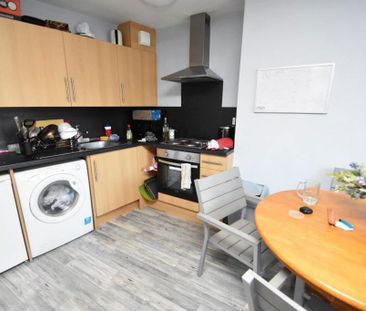 3 bedroom flat to rent - Photo 1