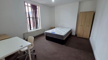 12 bedroom detached house to rent - Photo 3