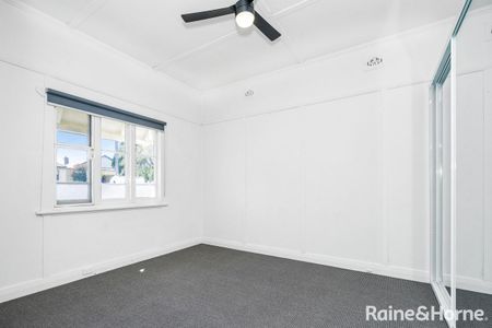 RENOVATED THREE BEDROOM HOME, MINUTES AWAY FROM BELMONT CITY CENTRE - Photo 5