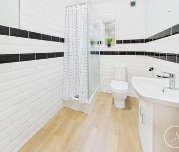 Sandringham Crescent, Leeds, LS17 - Photo 4