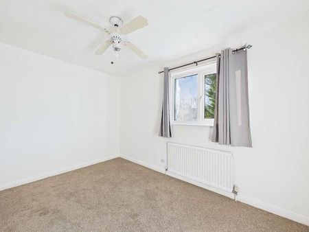 Crookham Close, Tadley, RG26 - Photo 2