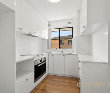 Two Bedroom Unit with Lock up Garage in Prime Location - Photo 2