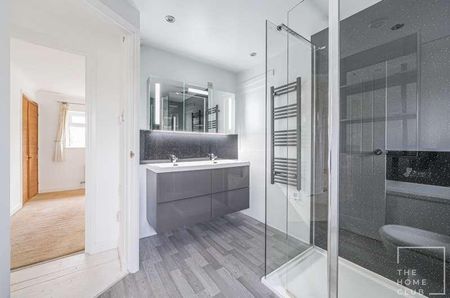 Applegarth Avenue, Guildford, GU2 - Photo 2