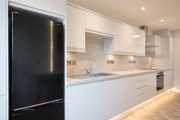 5 bedroom semi-detached house to rent - Photo 1