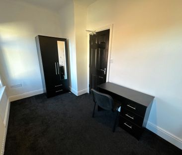 Grosvenor Road, Liverpool - Photo 3