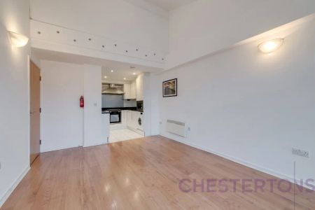 2 bedroom flat in Western Gateway - Photo 2