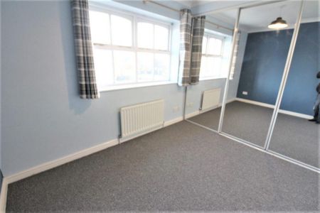 2 bedroom end of terrace house to rent - Photo 4