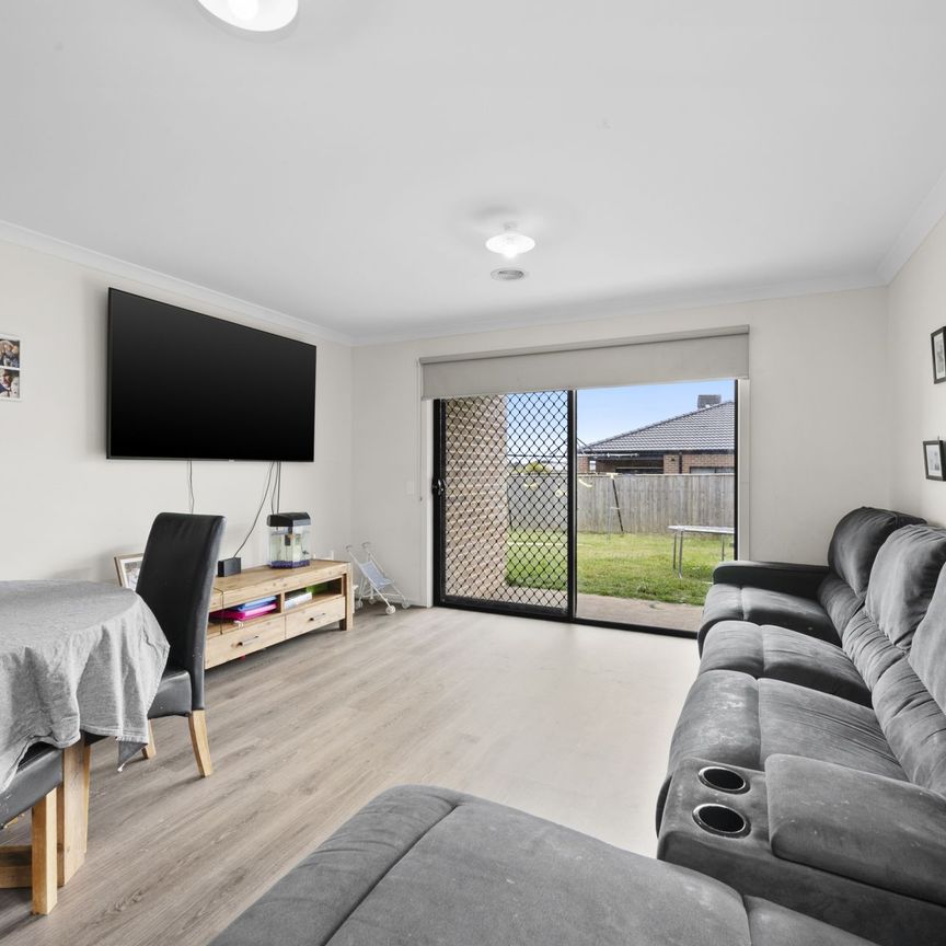 16 Dahlia Street, Bonshaw - Photo 1