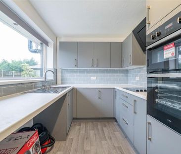 3 bedroom semi-detached house to rent - Photo 3