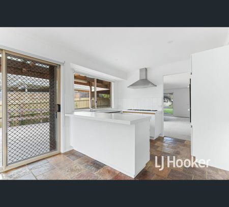 5 Nathan Court, Pakenham, Vic 3810 - Photo 4