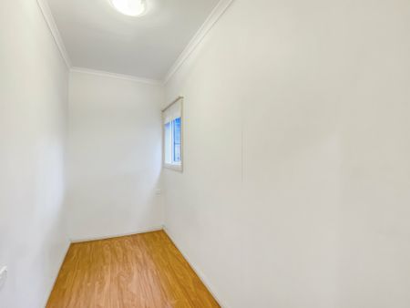 1 Bedroom Unit + Study! - Photo 3