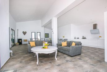 LONG-TERM RENTAL FROM SEPTEMBER 2026. Modern villa with pool and sea views for rent in Moraira.