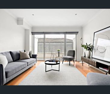 Secluded Style in a Prime Position! - UNDER APPLICATION - Photo 3