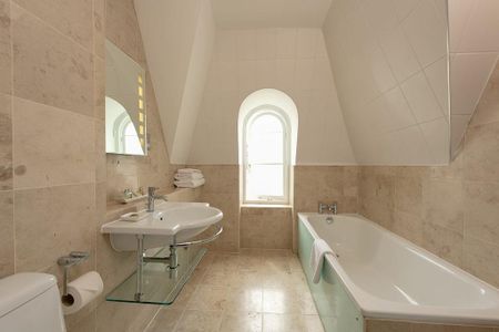 4 bedroom apartment to rent - Photo 4