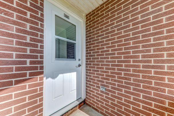 For Lease - 70 Port Darlington Road Unit# 3 Bed Suite, Clarington, Ontario - Photo 1