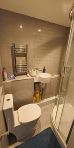 Room in a Shared House, St. Georges Avenue, E7 - Photo 3