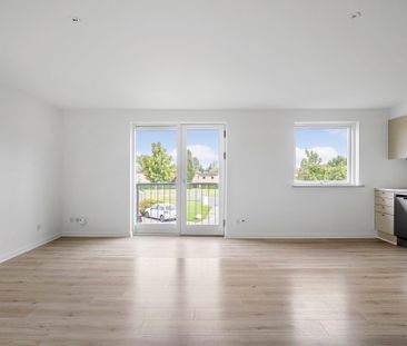 Stor nyrenoveret lejlighed i 3 plan - Photo 1