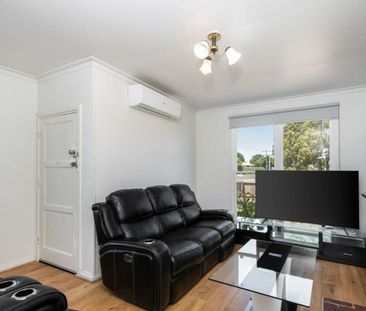 Stylish Family Living in Quiet Court Location - Photo 1