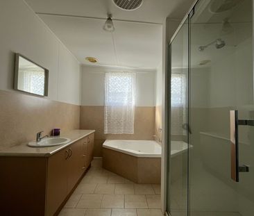 FOUR BEDROOM HOUSE IN MARYBOROUGH - Photo 4