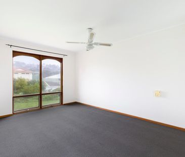 Spacious Family Living in the Heart of Hallett Cove! - Photo 3