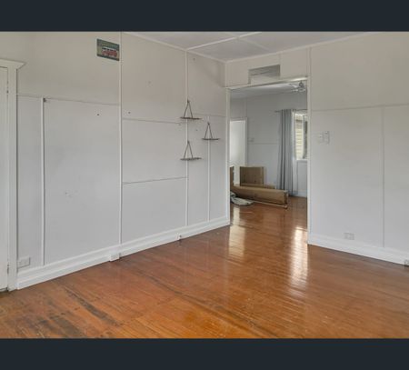 217 Ireland Street, Oonoonba, Qld 4811 - Photo 5