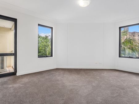 8/2 Holdsworth Ave, Elizabeth Bay NSW 2011 - Apartment For Rent | Domain - Photo 4