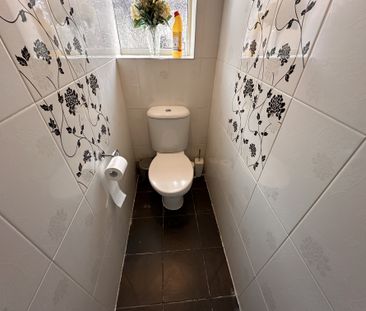 Carr Manor Road, Leeds - Photo 1