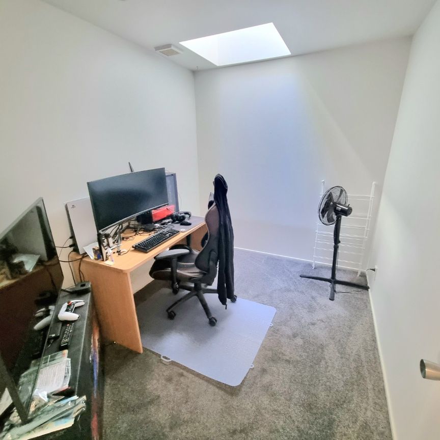 Contemporary Living and Urban Style - Photo 1