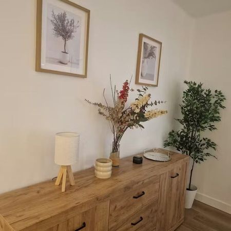 Plaza de la Alfalfa, Sevilla, Andalusia 41004 - Photo 3