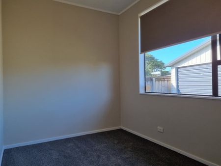 Four-bedroom in Bell Block - Photo 5