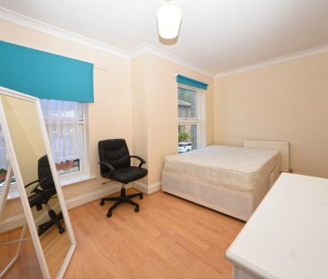 6 bedroom terraced house to rent - Photo 2