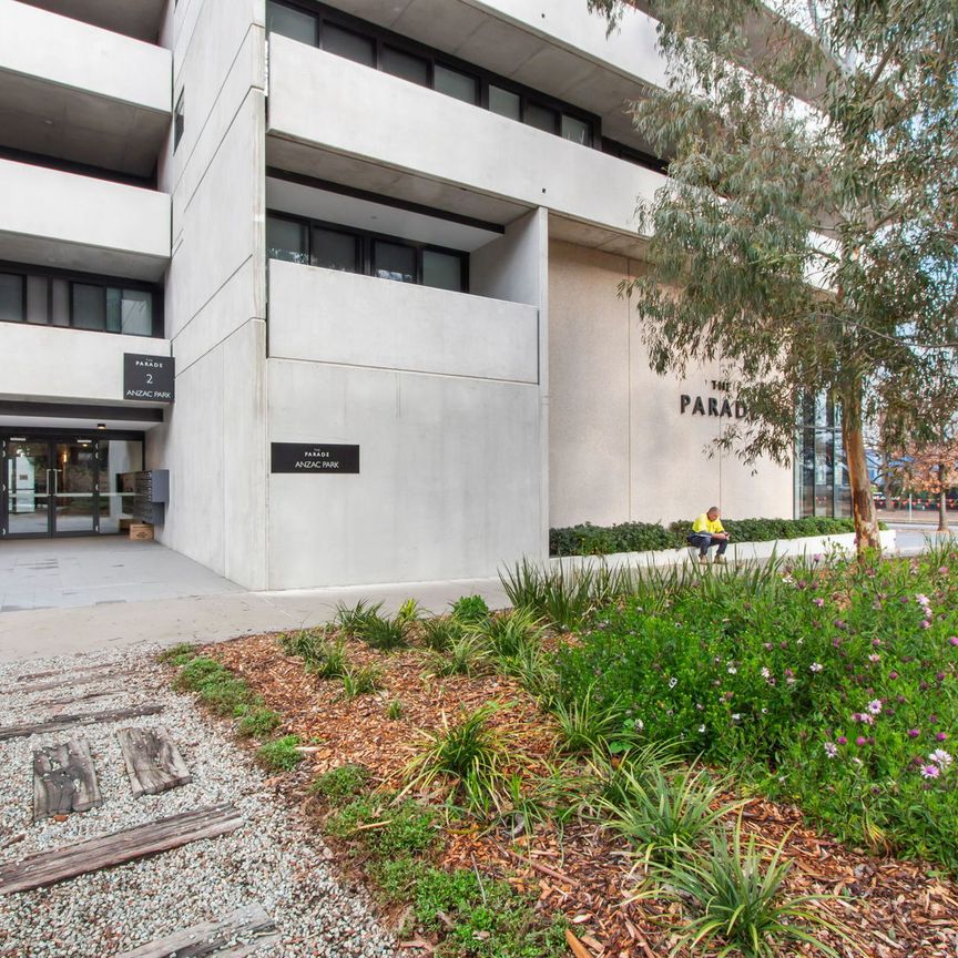 Spectacular 1-Bedroom Apartment in Campbell - Photo 1