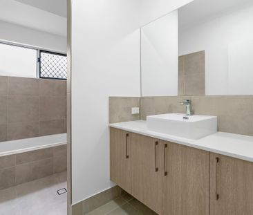 HIGH SPEC, EXECUTIVE ENTERTAINER IN SOUGHT AFTER SMITHFIELD POCKET! - Photo 3