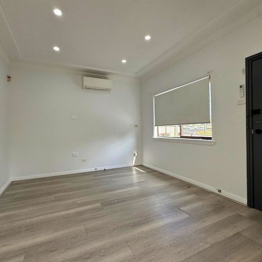 Newly Renovated 3 Bedroom Family Home&excl; - Photo 1