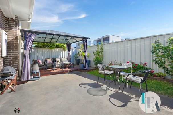 Stylish & Spacious Three-Bedroom Townhouse in Prime Location - Photo 1