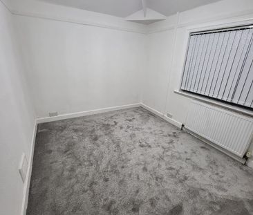 Room in a Shared House, John Heywood Street, M11 - Photo 2