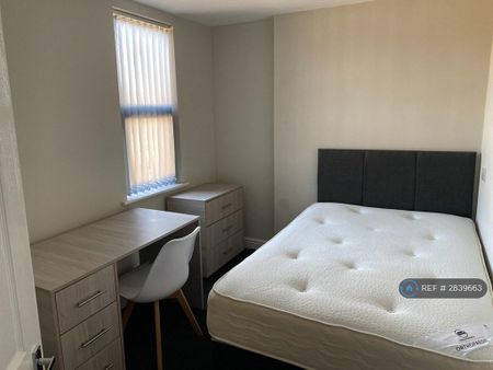 1 bedroom in a house share to rent - Photo 4