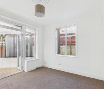 3 bedroom detached bungalow to rent - Photo 2