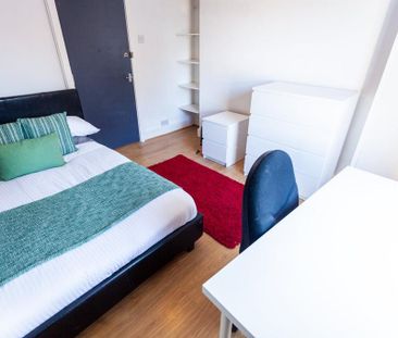 5 bedroom semi-detached house to rent - Photo 5