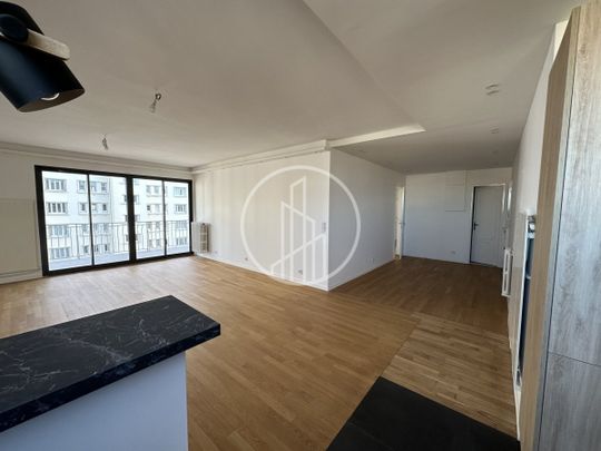 Au pied de la gare du VAL D'OR et des écoles - Photo 1