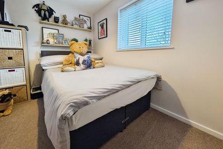 Robert Cecil Avenue, SO18 - Photo 3