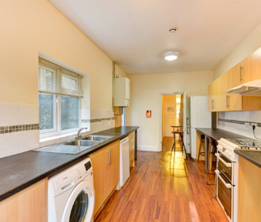 Brading Road Room 4 - Photo 2