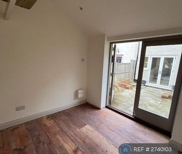 2 bedroom end of terrace house to rent - Photo 4