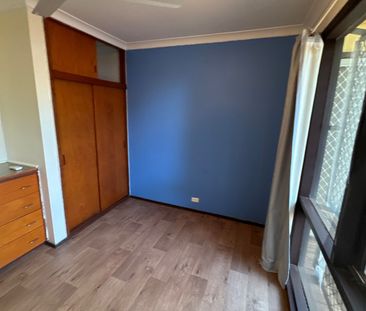 AMPLE PARKING ON ACACIA - Well Maintained 3x1 - Photo 6