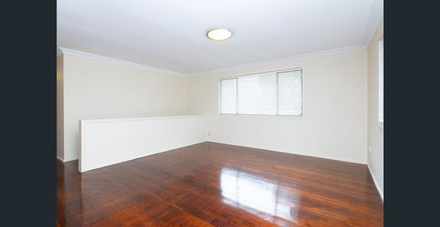 Large Family home within walking distance to everything - Photo 1